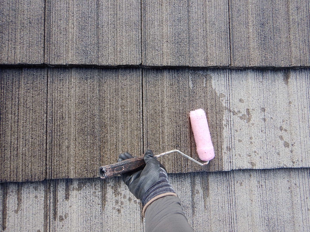 屋根塗装（下塗り一回目）
