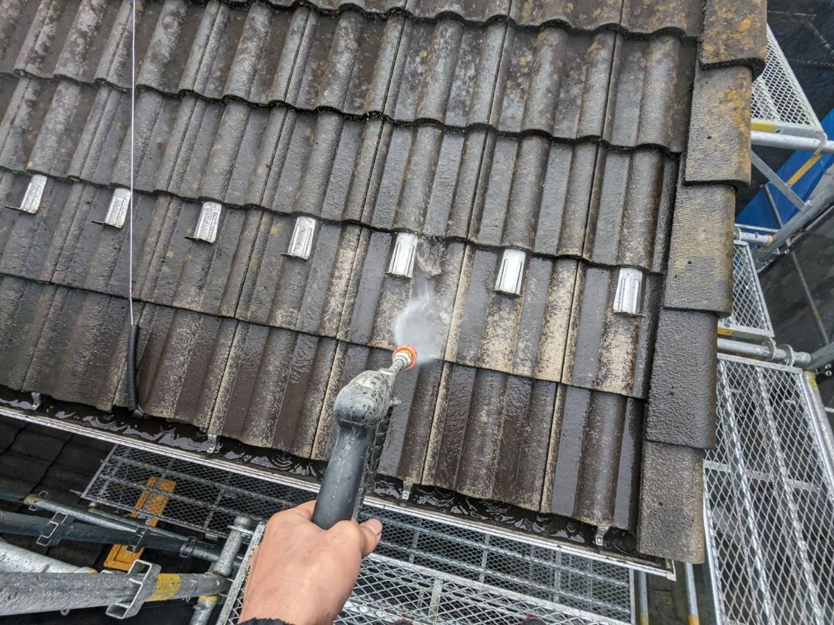 屋根塗装（1回目高圧洗浄）