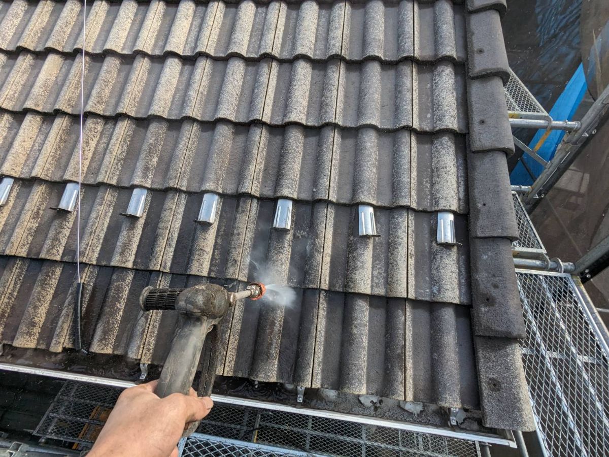 屋根塗装（2回目高圧洗浄）