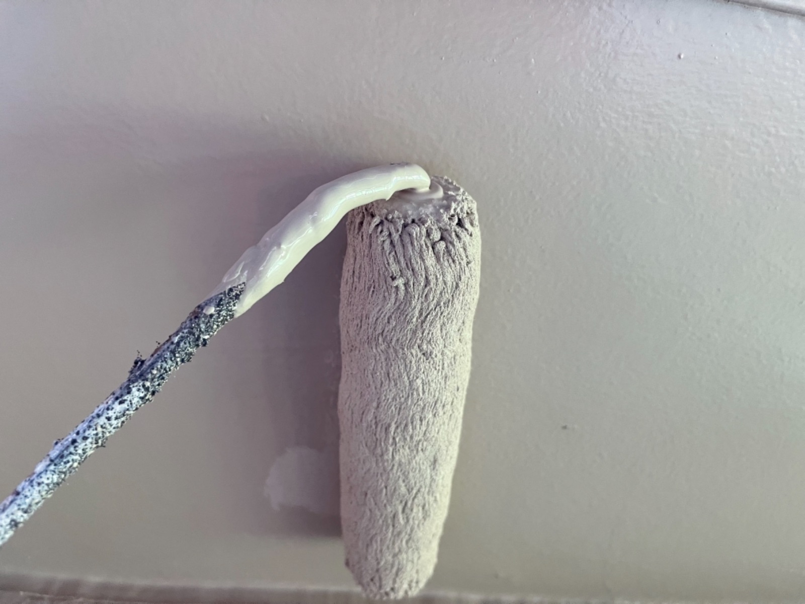 軒天塗装（中塗り）