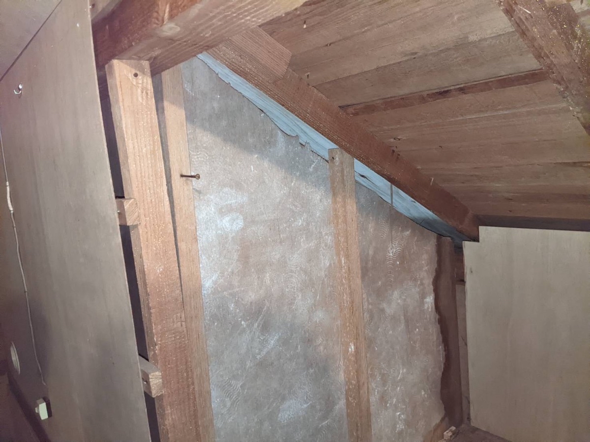 屋根工事（明かり取り内側施工前）