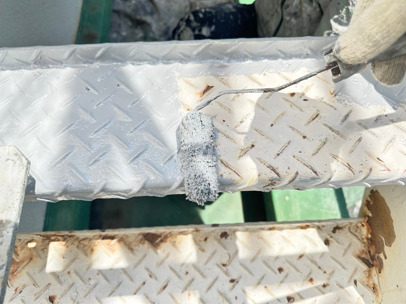 鉄部塗装（屋上階段：錆止め）