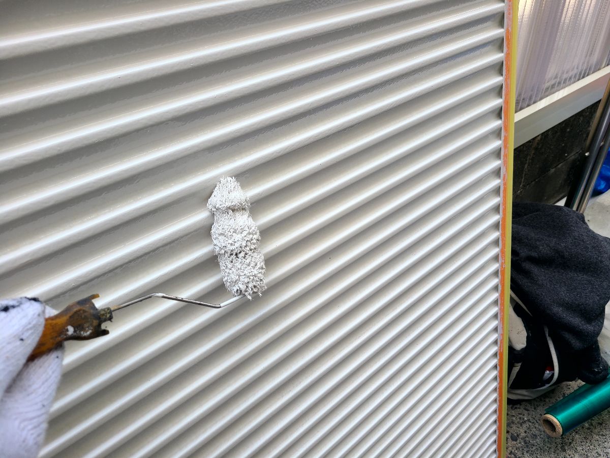 鉄部塗装（雨戸：中塗り）