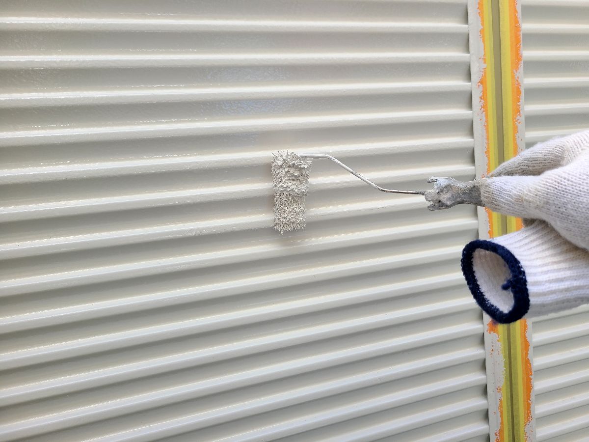 鉄部塗装（雨戸：上塗り）