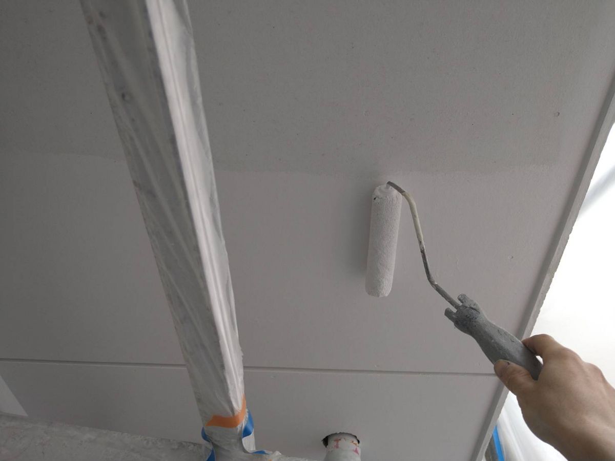 軒天塗装（中塗り）