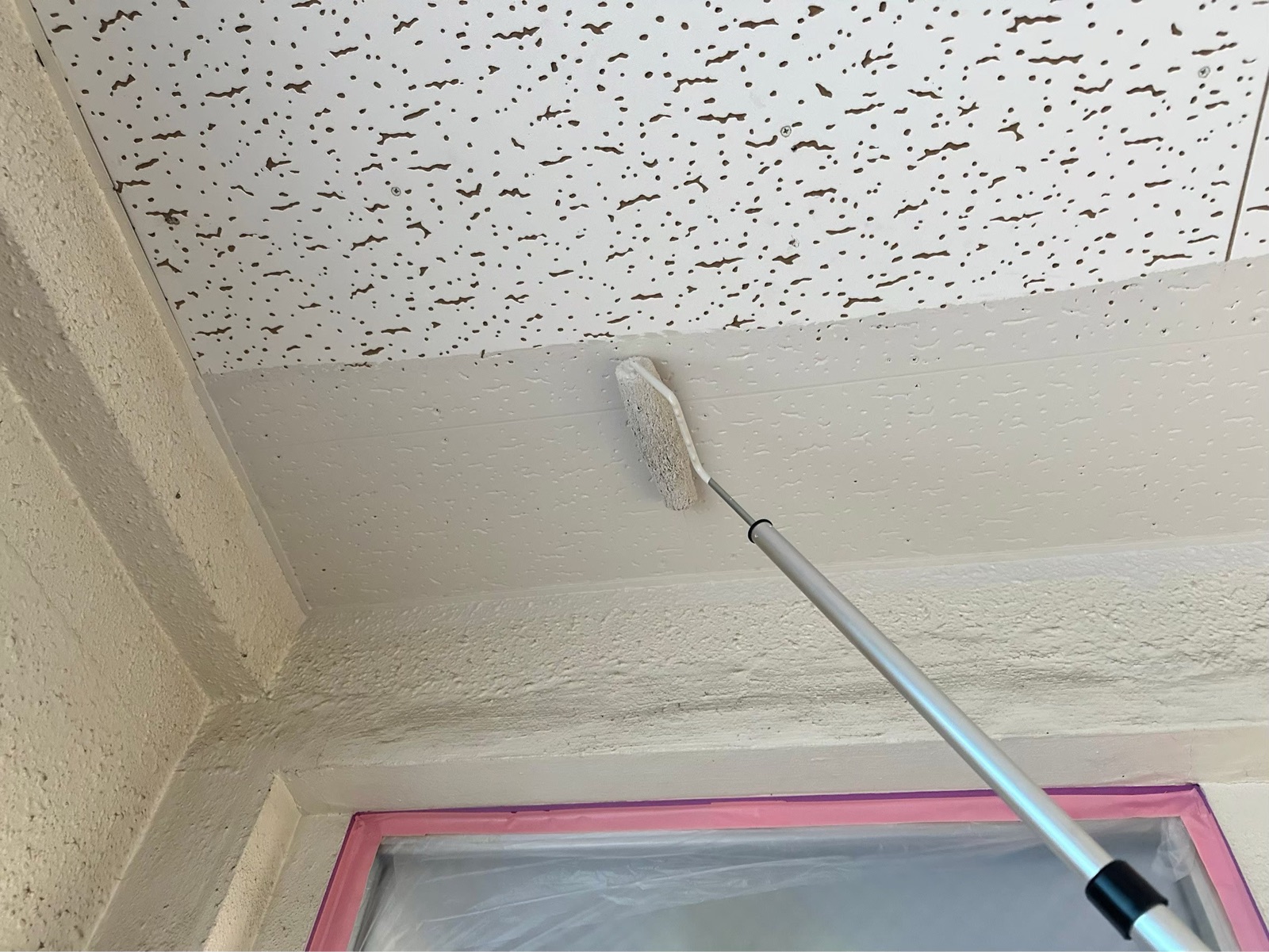 軒天塗装（中塗り）