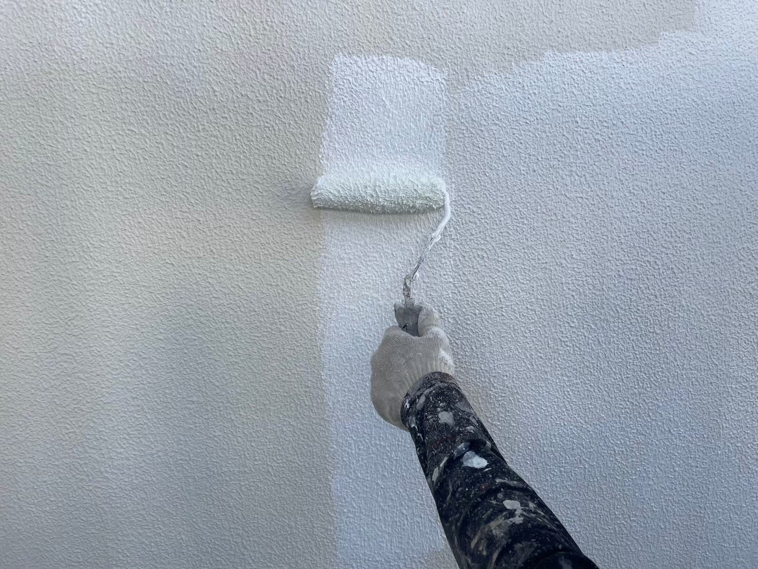 外壁塗装（下塗り）