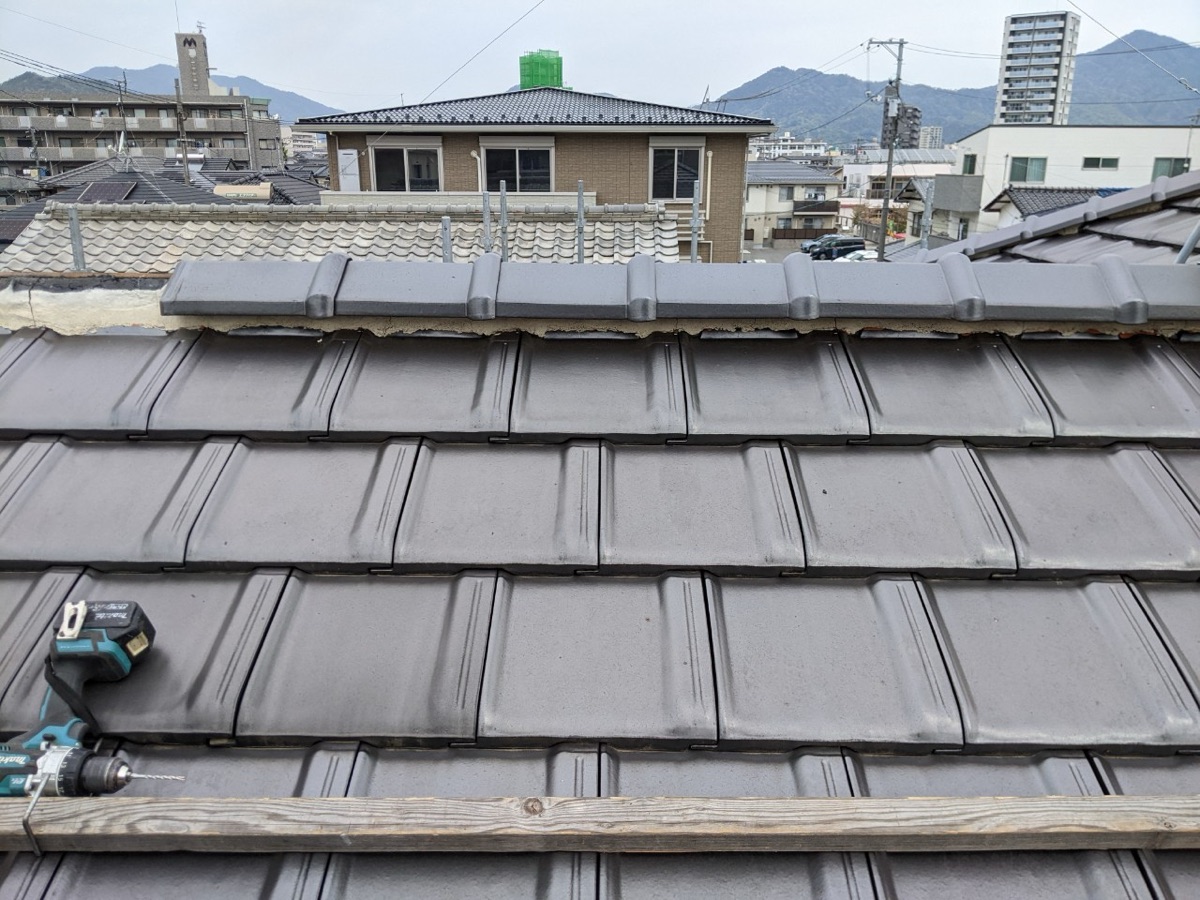 屋根漆喰（棟瓦外し・既存漆喰）