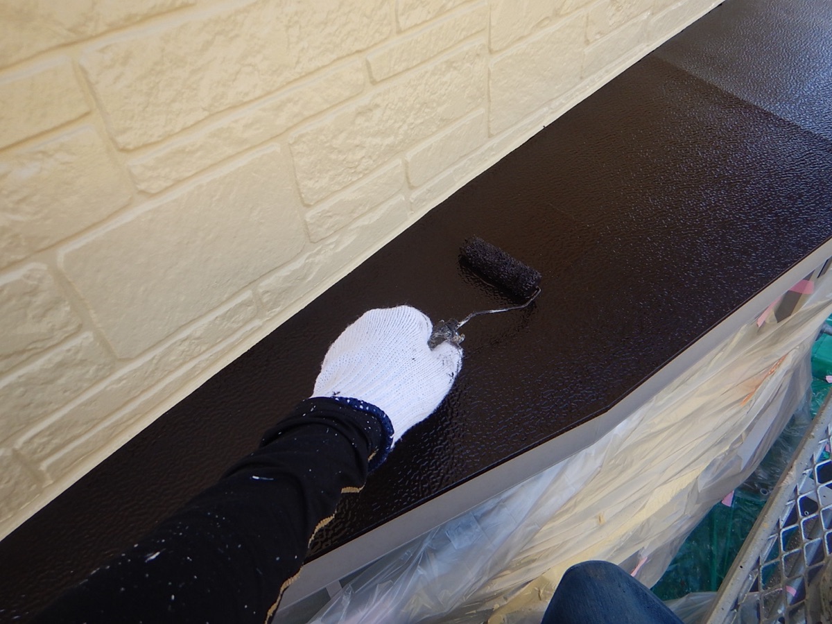 付帯部塗装（庇：上塗り）