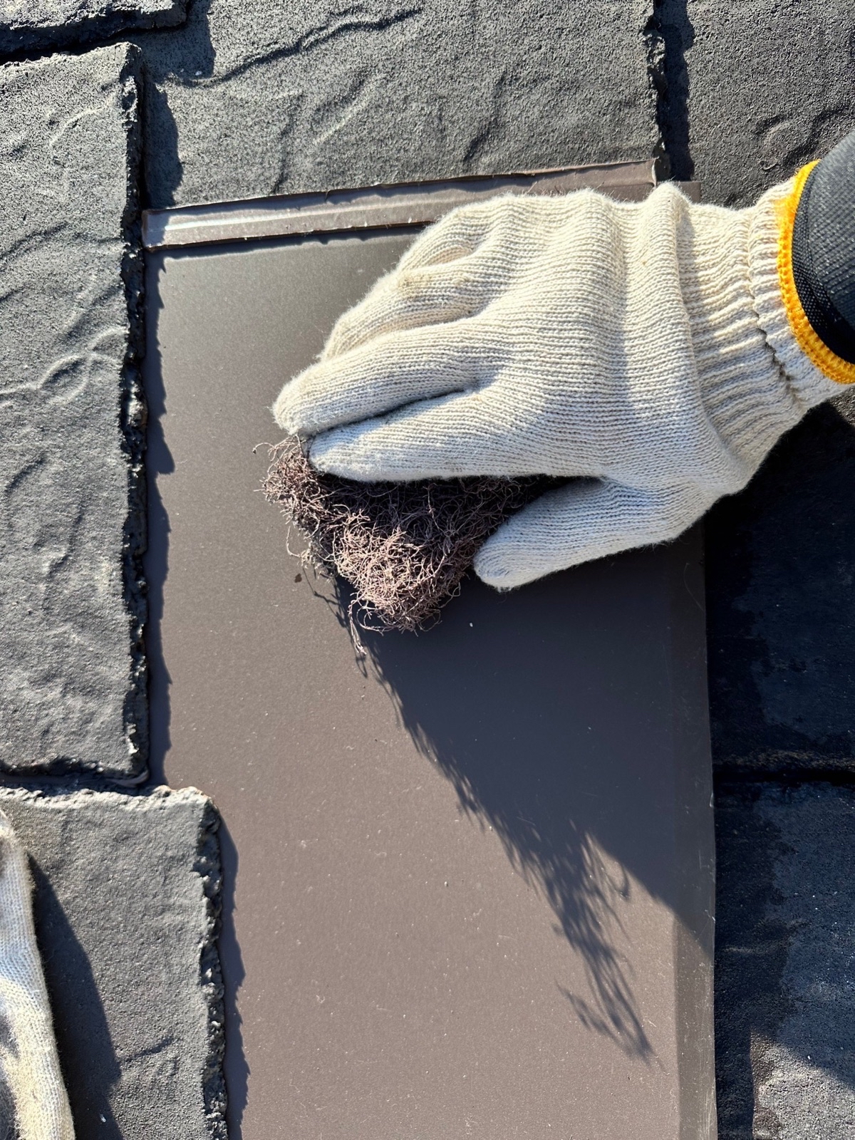 屋根塗装（板金部分：ケレン・清掃）