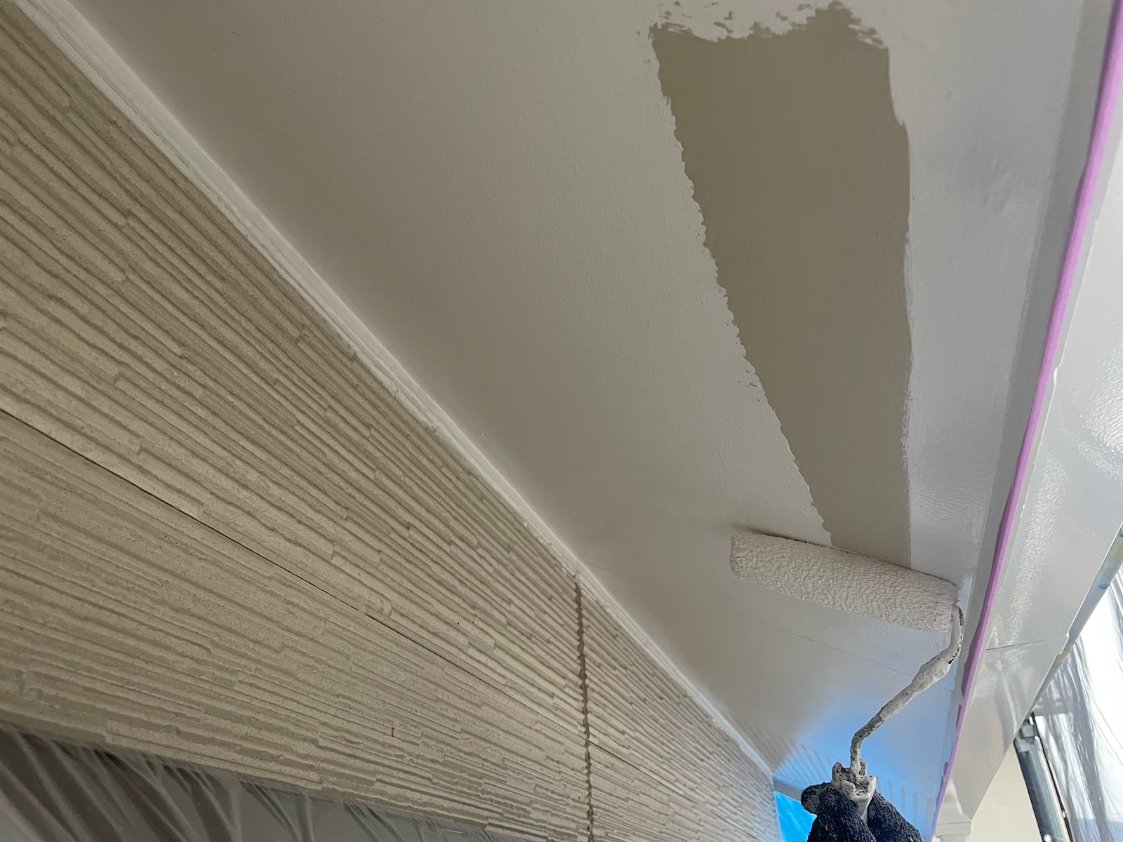 軒天塗装（中塗り）