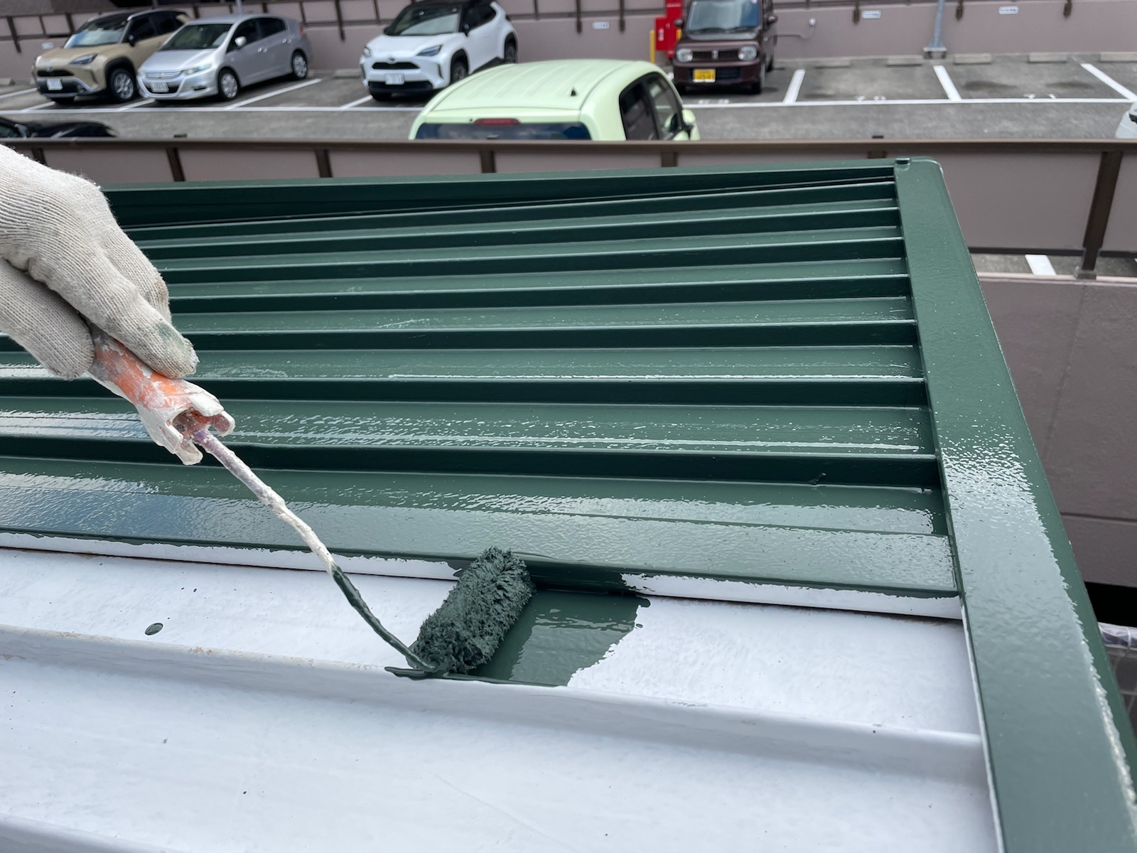 鉄部塗装（倉庫屋根：中塗り）