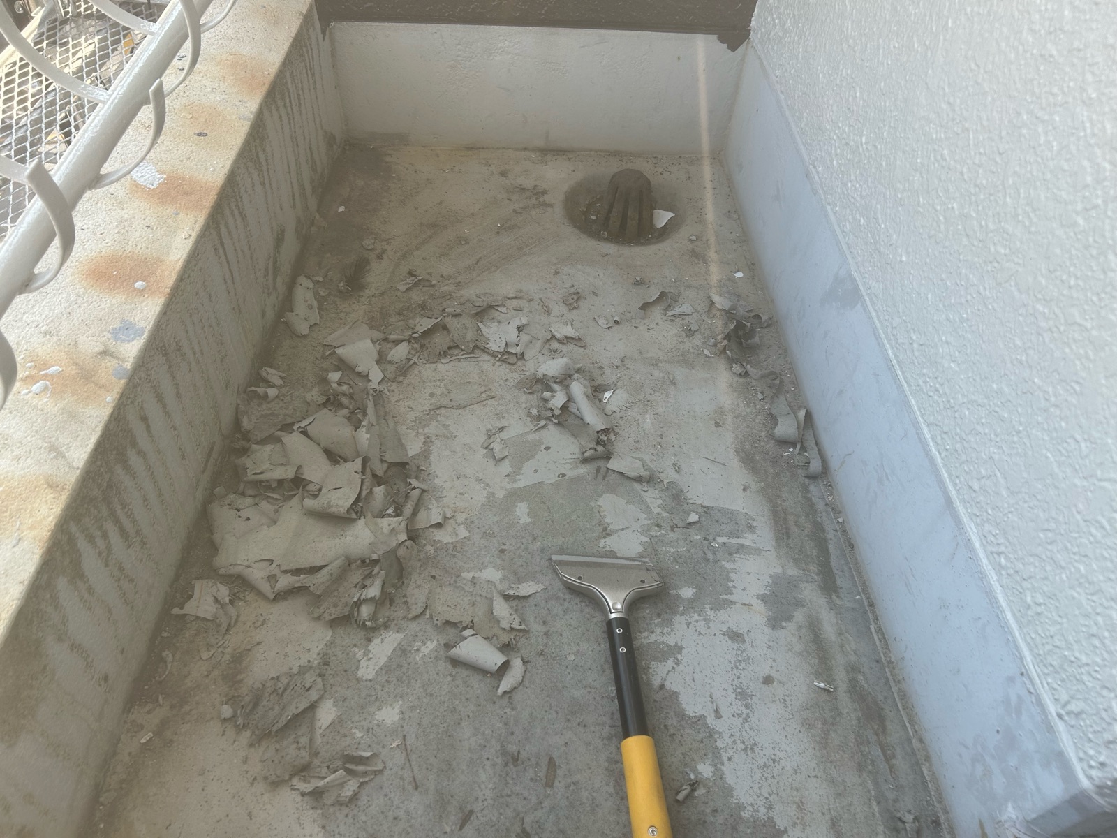 各階ベランダ（下地処理）