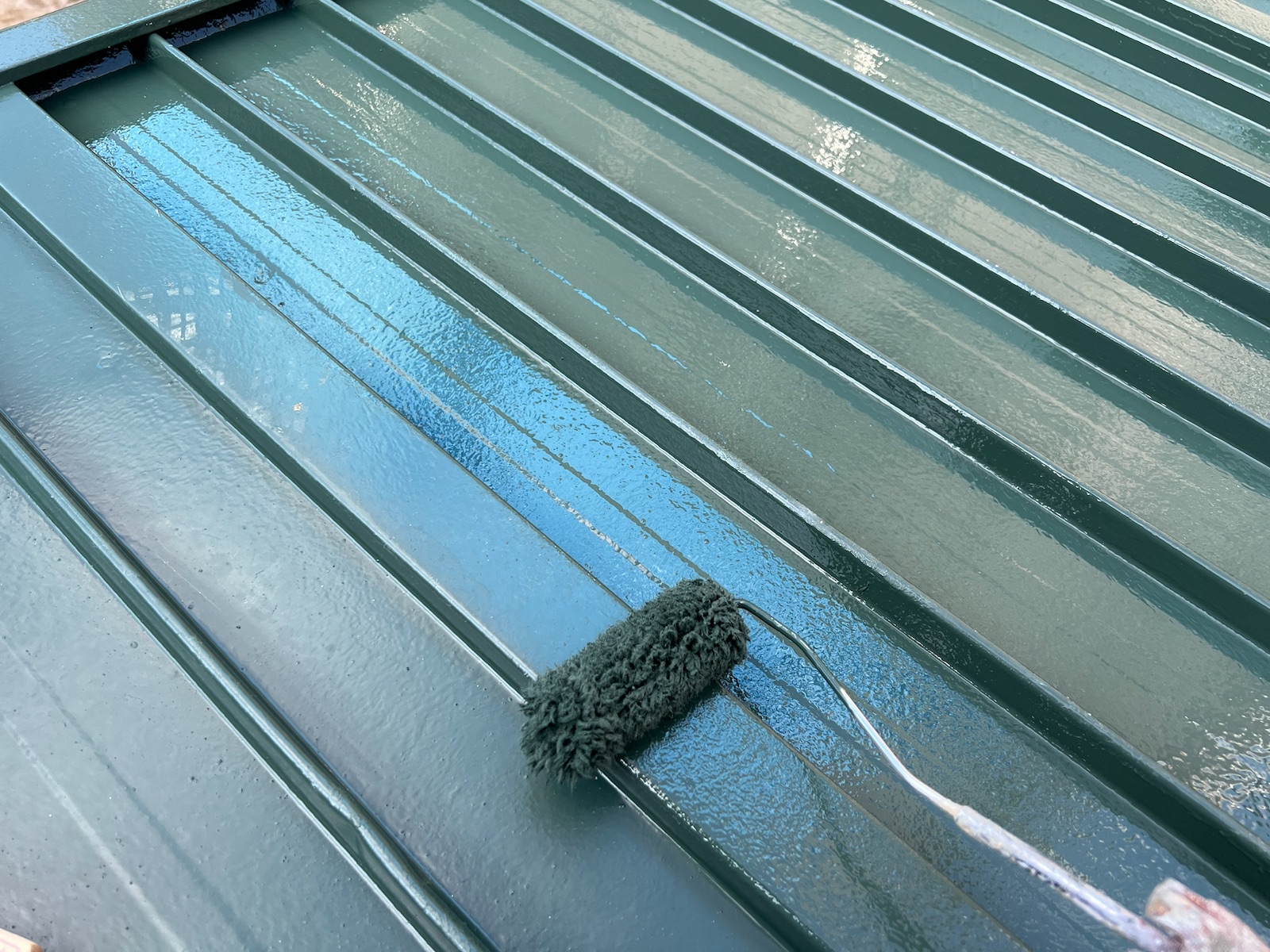 鉄部塗装（倉庫屋根：上塗り）