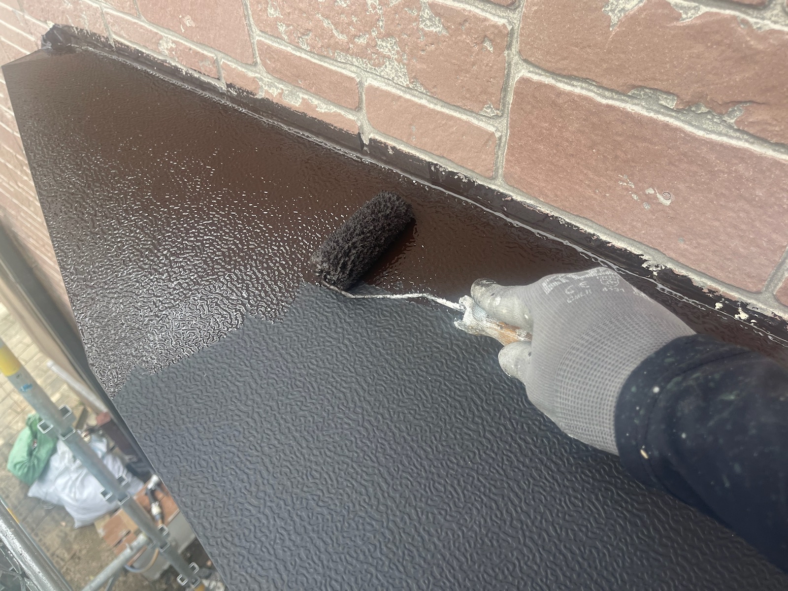 付帯部塗装（庇：中塗り）