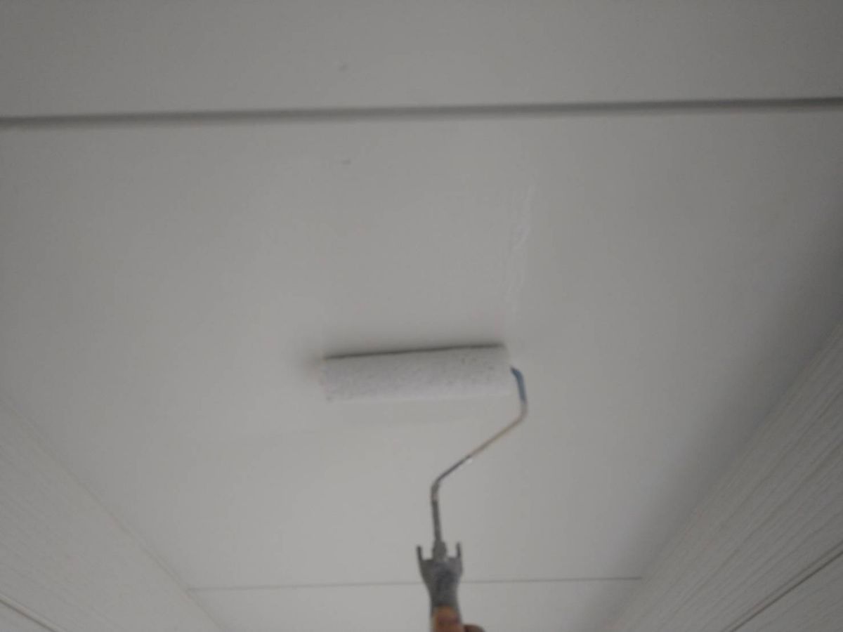 軒天塗装（下塗り）