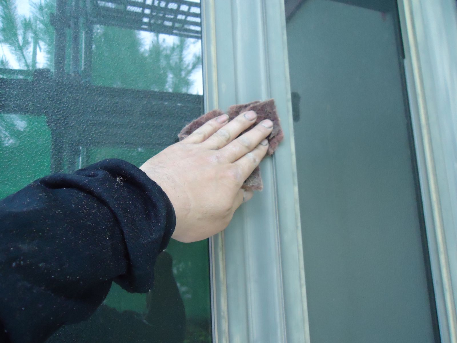 付帯部塗装（玄関：ケレン）