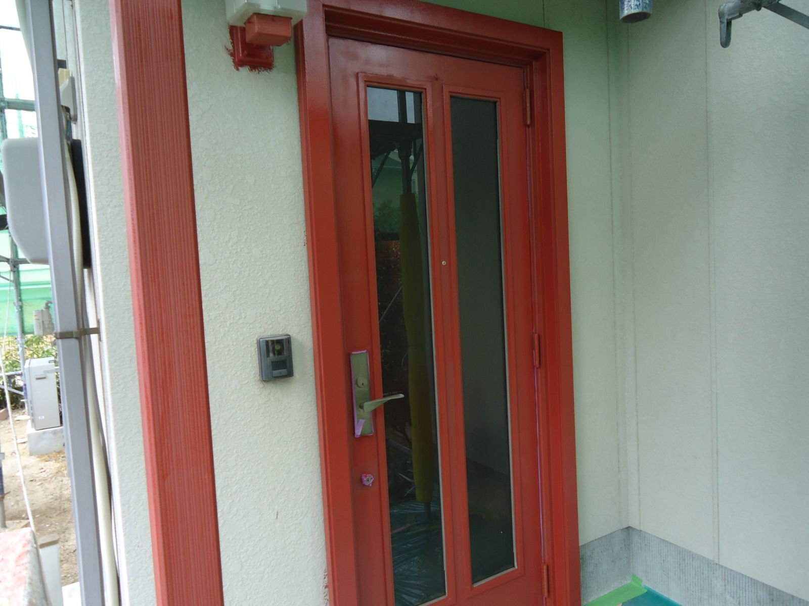 付帯部塗装（玄関：下塗り）