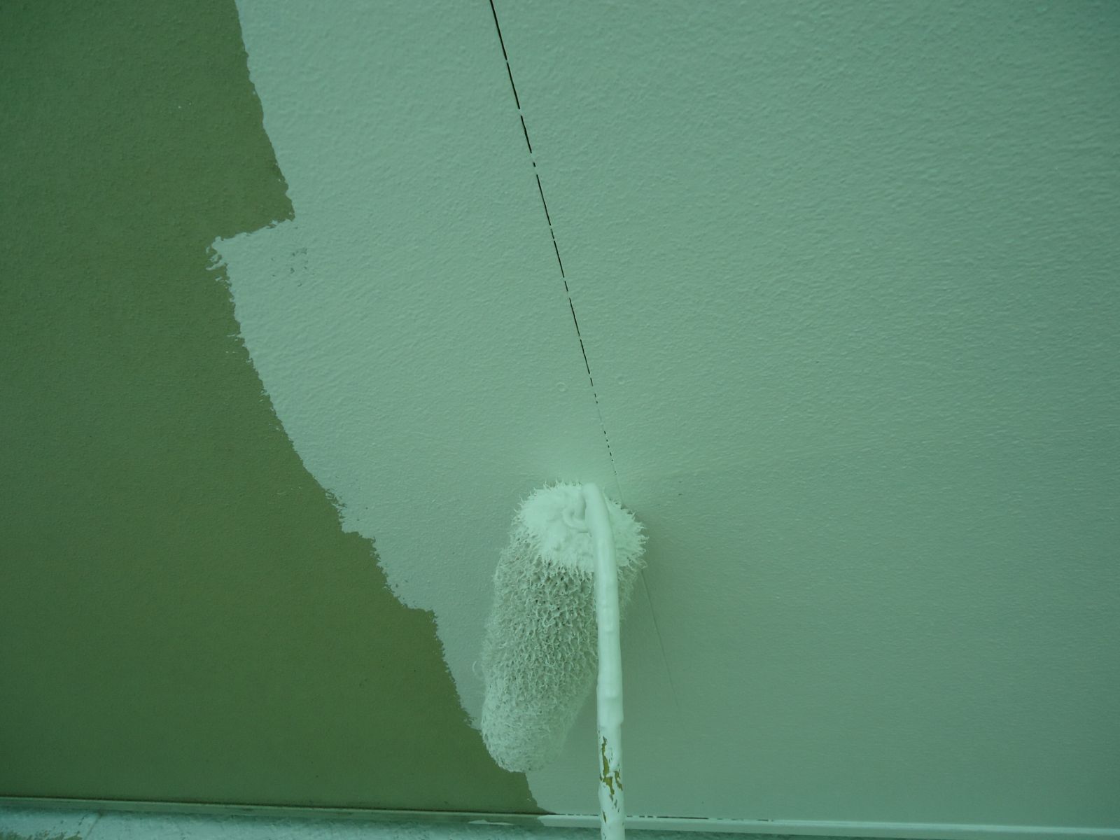 軒天塗装（中塗り）