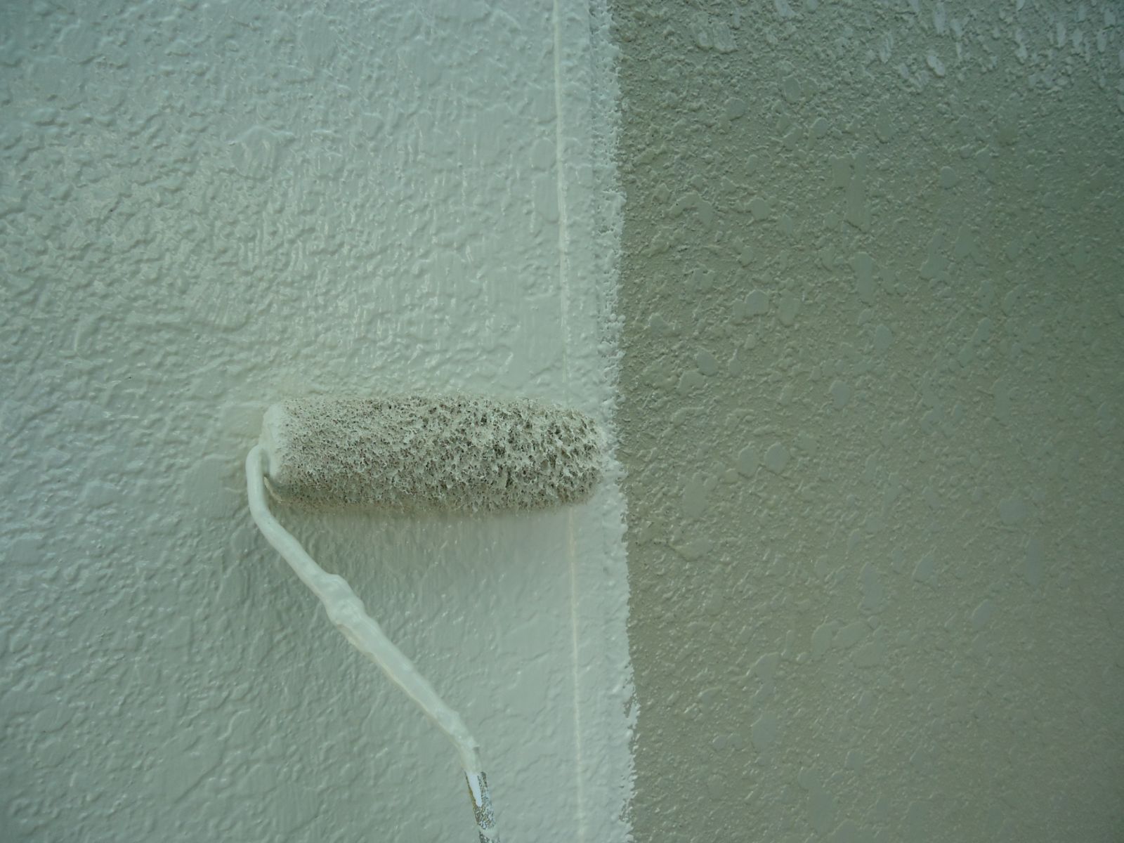 外壁塗装（中塗り）