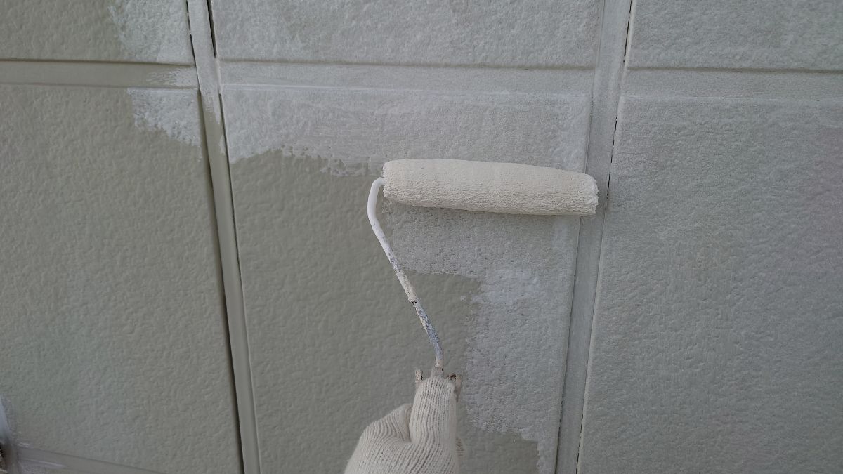 外壁塗装（下塗り）