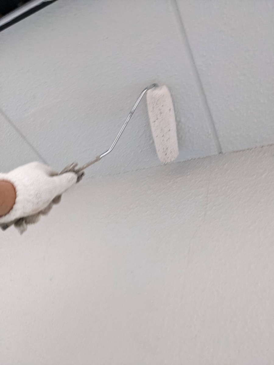 軒天塗装（下塗り）