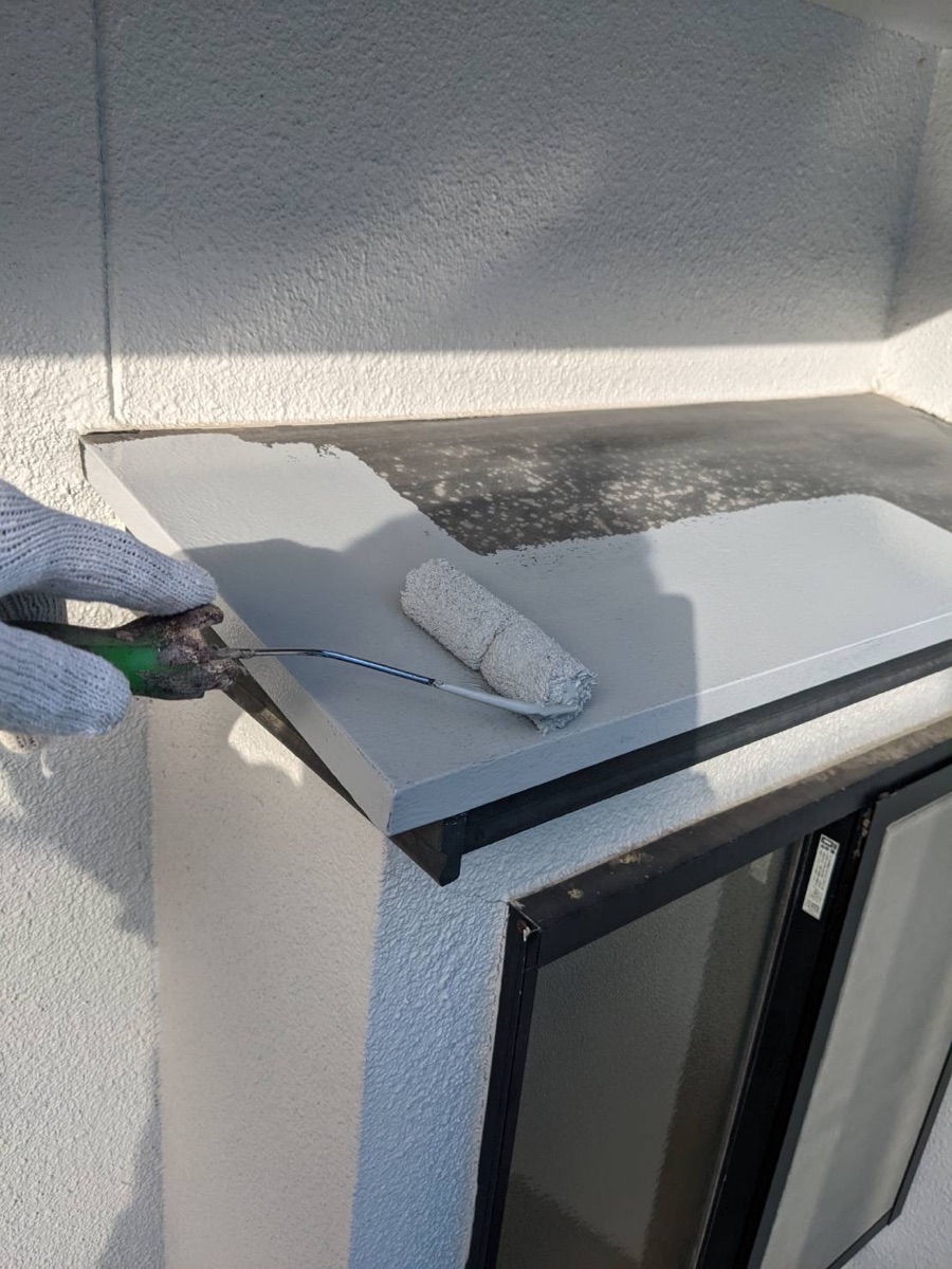 付帯部塗装（庇：錆止め）