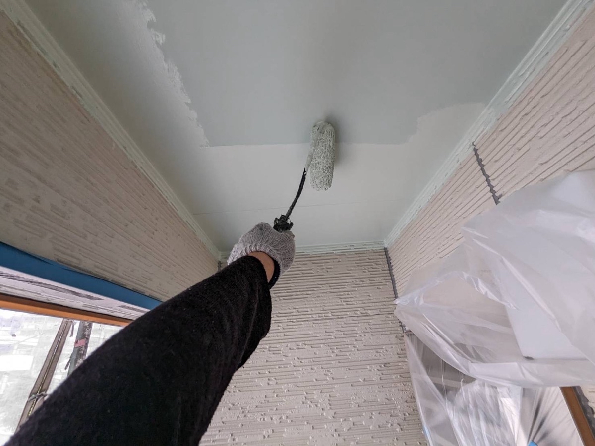 軒天塗装（中塗り）