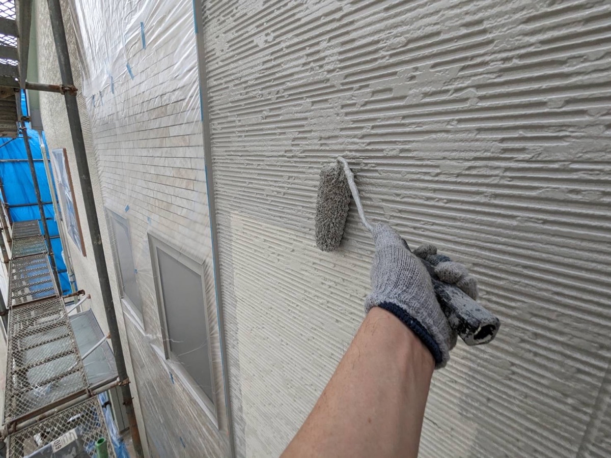 外壁塗装（下塗り）