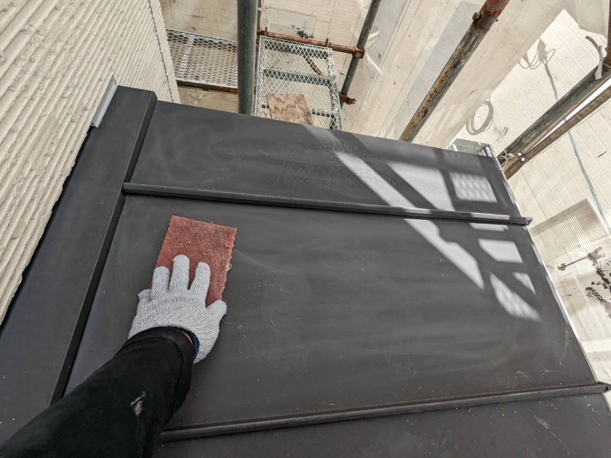 鉄部塗装（瓦棒：ケレン）