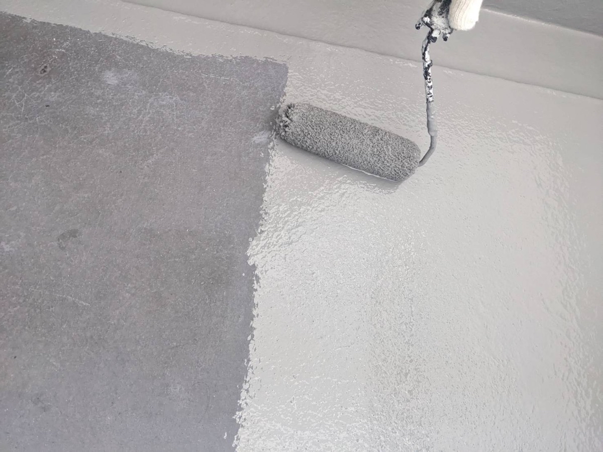 ベランダ防水（中塗り）