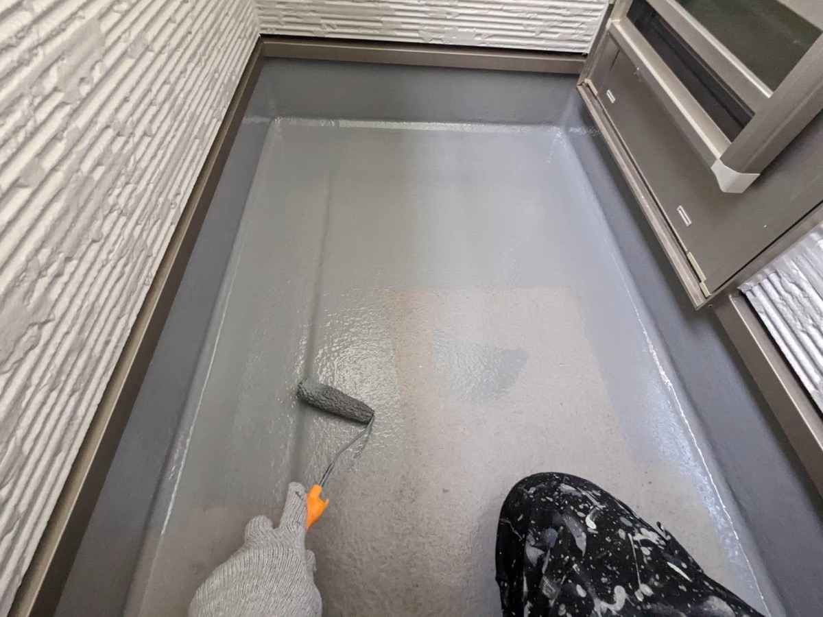 ベランダ防水（中塗り）