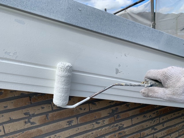 付帯部塗装（破風：下塗り）