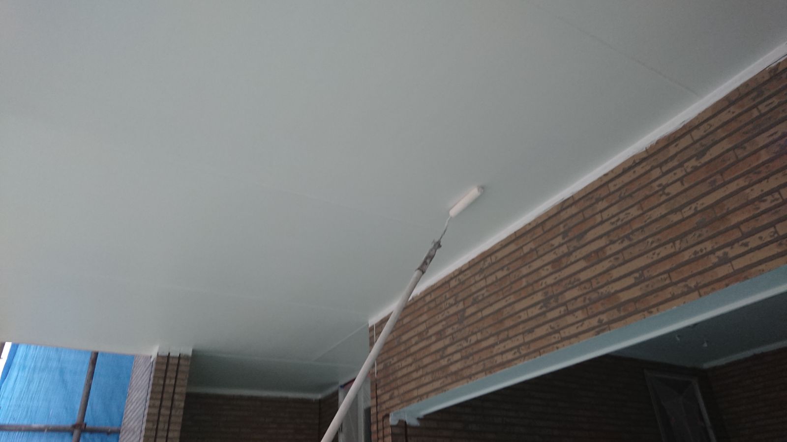 軒天塗装（上塗り）