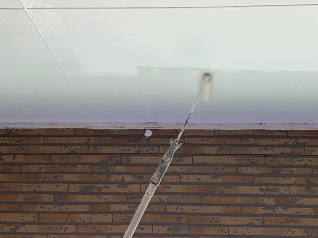 軒天塗装（中塗り）